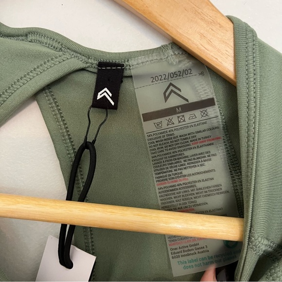 ONER ACTIVE CLASSIC CROPPED LONG SLEEVE TOP SAGE MEDIUM NWT - Picture 6 of 9